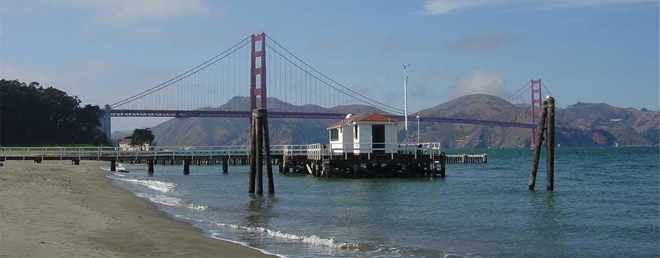 Historická budova pobřežního vodočtu v San Francisku